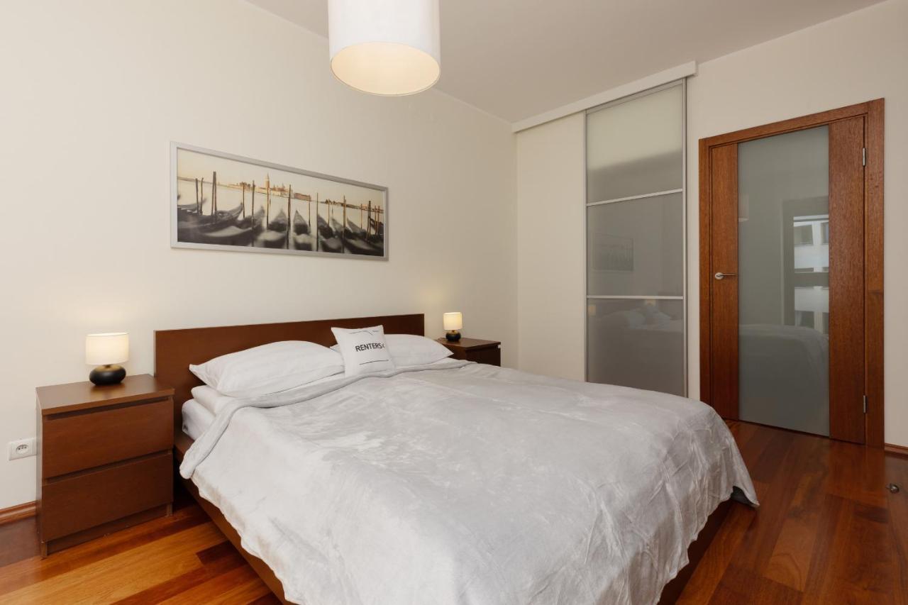 Apartamento With Study Powstancow Slaskich By Renters Varsovia