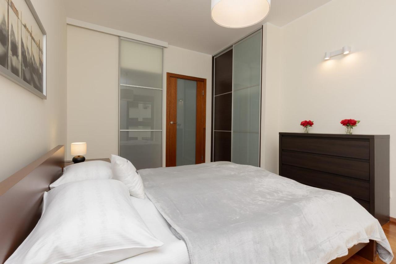 With Study Powstancow Slaskich By Renters Apartamento
