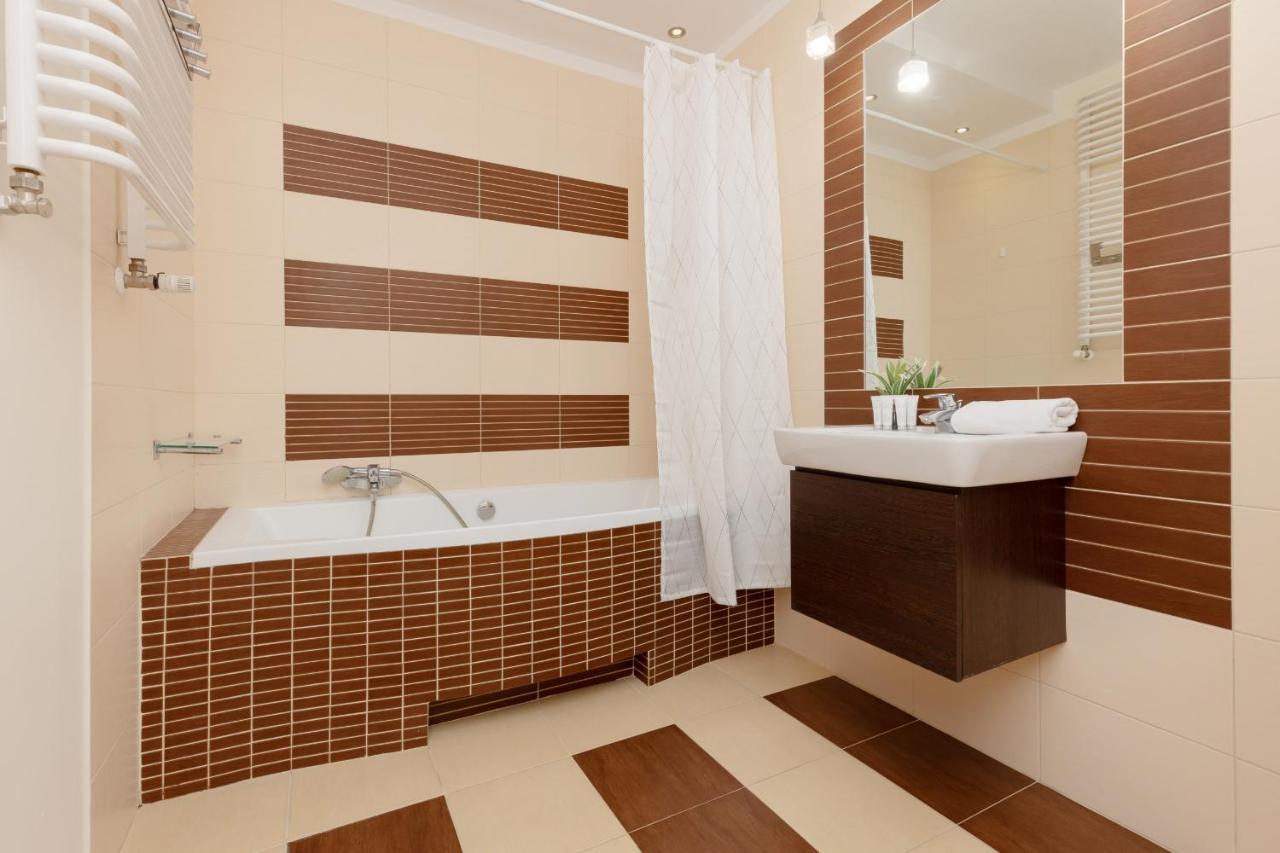 With Study Powstancow Slaskich By Renters Varsovia